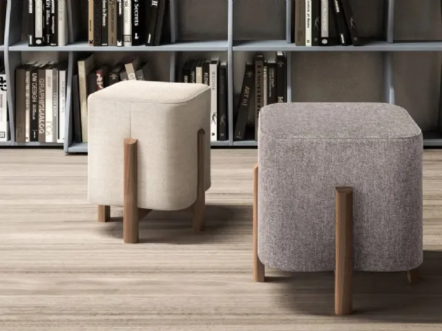 Pouf Kip in tessuto e legno di Doimo Salotti