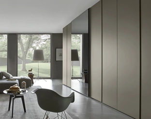 Armadio Breccia Visone ad ante battenti con anta a specchio scorrevole di Sangiacomo