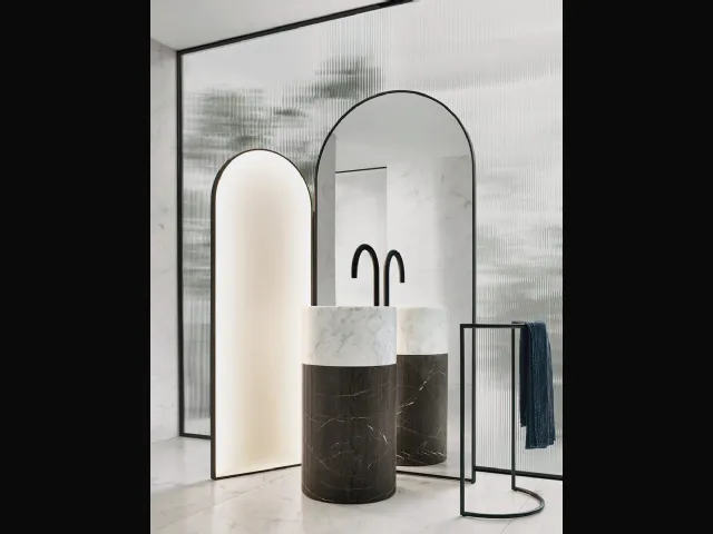 Lavabo Verticale in marmo bianco di Carrara e marmo Grafite Roma 24 02 di Milldue