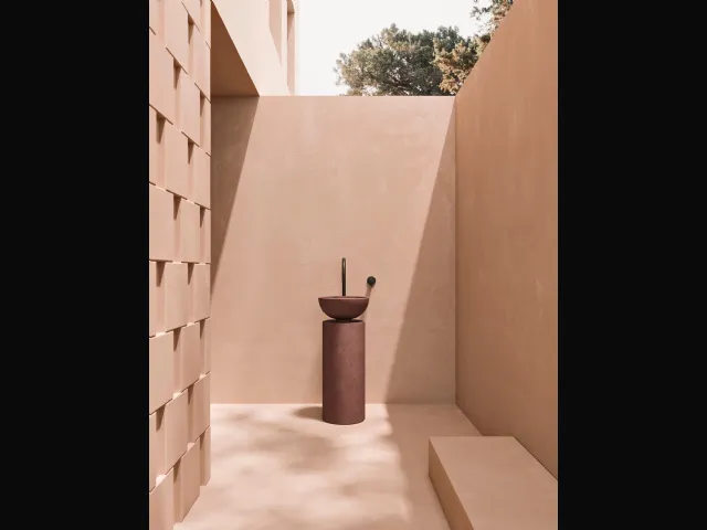 Lavabo da terra in cemento argilla Rosso Saba 24 05 di Milldue