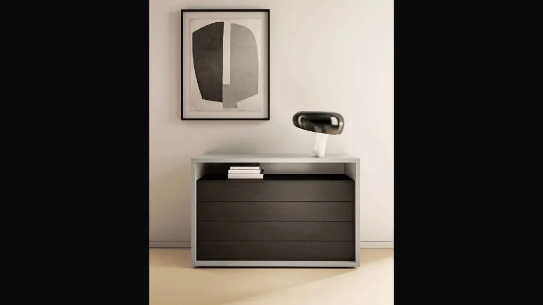Comò lineare in legno racchiuso da una cornice in laccato opaco Slim Frame di Dall'Agnese