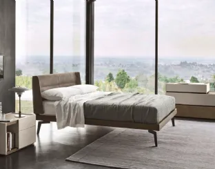 Letto con testiera in tessuto e struttura in legno Nest di Sangiacomo