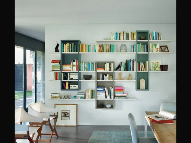 Libreria sospesa componibile Modo M6C78 in laccato opaco di Sangiacomo