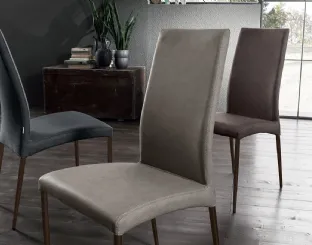Sedia Drop Vintage imbottita e rivestita in ecopelle con struttura in metallo di Arredo3