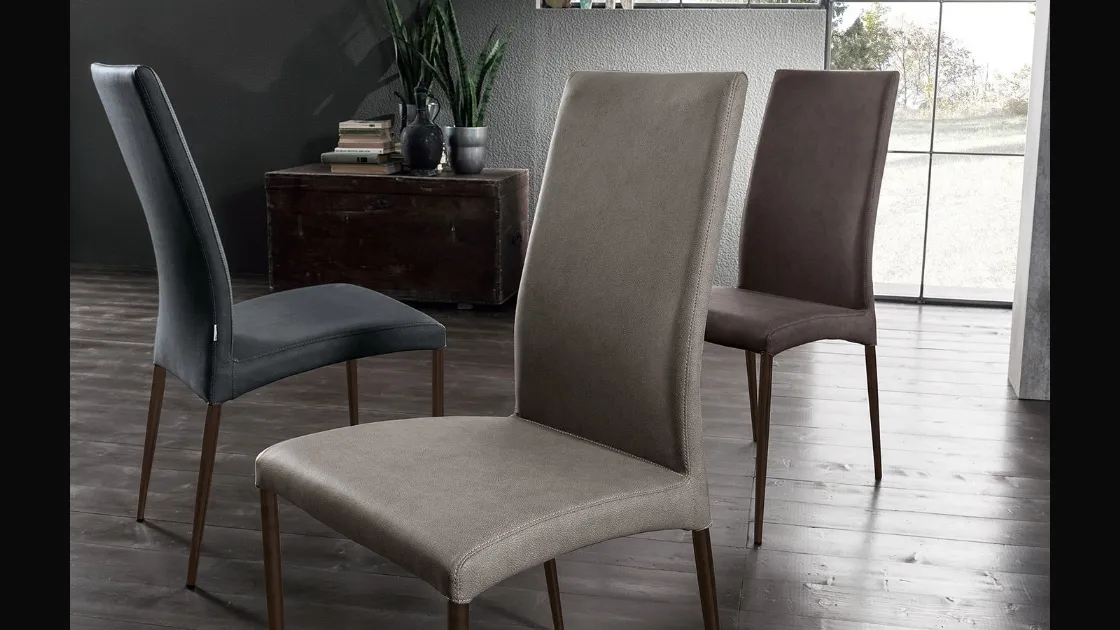 Sedia Drop Vintage imbottita e rivestita in ecopelle con struttura in metallo di Arredo3