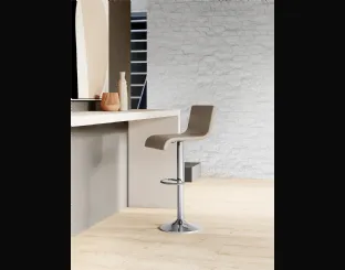Sgabello regolabile Ermes con seduta rivestita in ecopelle di Arredo3