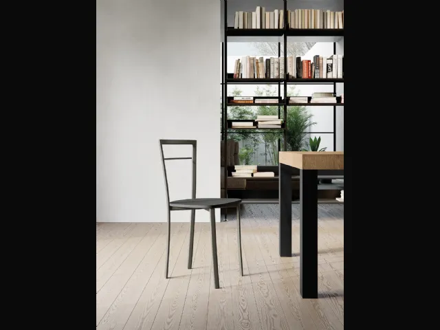 Sedia Nicole con struttura realizzata in tubolare metallico e seduta in multistrato laccato opaco di Arredo3