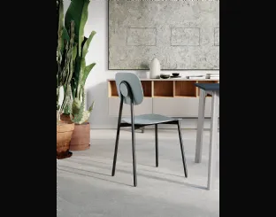 Sedia Omega con struttura in metallo verniciato e seduta in polipropilene rinforzato con fibra di vetro di Arredo3