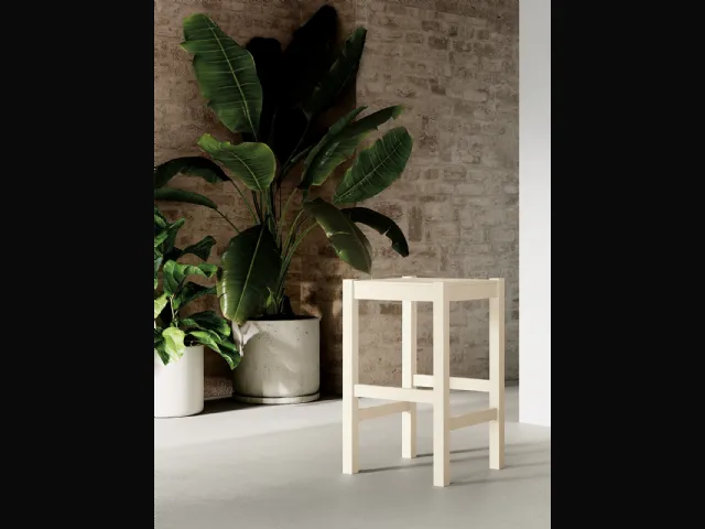 Sgabello Petit con struttura e seduta in legno laccato di Arredo3