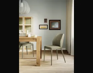 Sedia Sally con struttura in metallo, imbottita e completamente rivestita in ecopelle di Arredo3