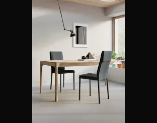 Sedia Sandy con struttura in metallo, imbottita e completamente rivestita in ecopelledi Arredo3