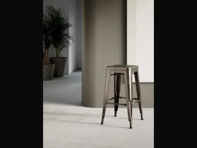 Sgabello Seven in metallo verniciato di Arredo3