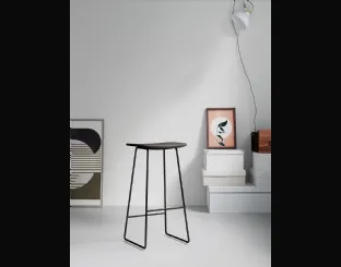 Sgabello Sigma L con struttura in acciaio verniciato e seduta in Frassino di Arredo3