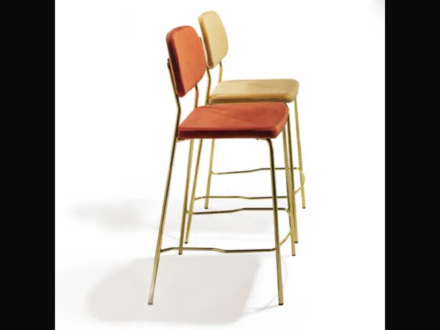 Sgabello Ginger Stool in velluto antimacchia arancio e senape con base in ottone lucido di La Seggiola