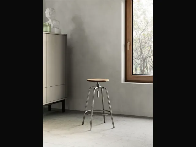 Sgabello Polaris con struttura in metallo verniciato e seduta in legno di Arredo3