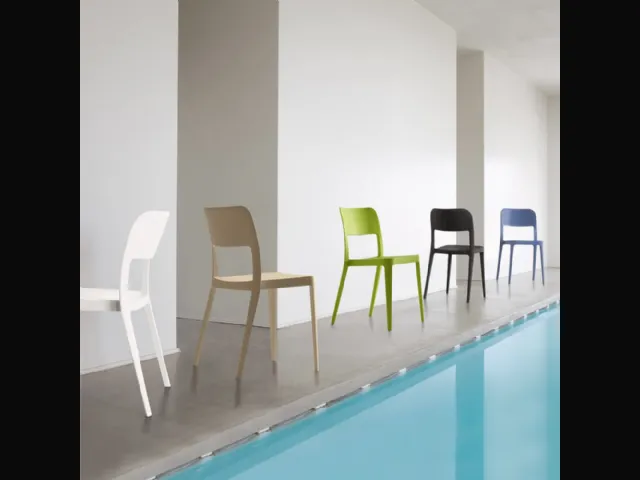 Sedia in plastica fissa Leslie di Ponti Terenghi