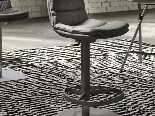 Sgabello imbottito Marlon di Ozzio