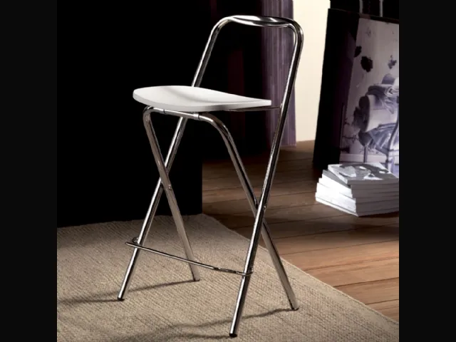 Sgabello pieghevole Trik in metallo cromato con sedile in laminato laccato bianco di La Seggiola