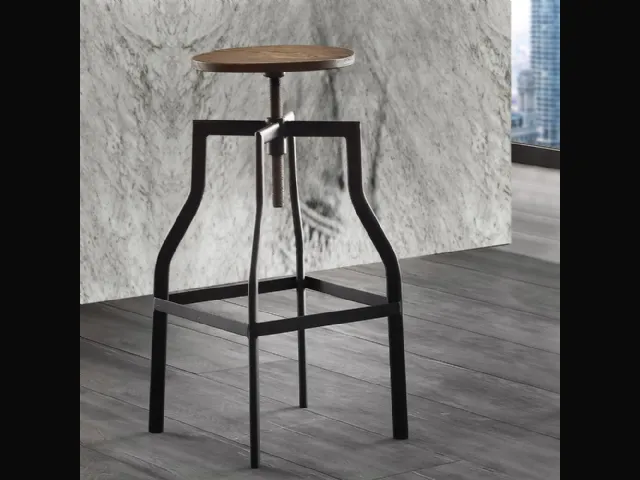 Sgabello Urban con sedile in noce industrial e struttura in metallo verniciato nero di La Seggiola