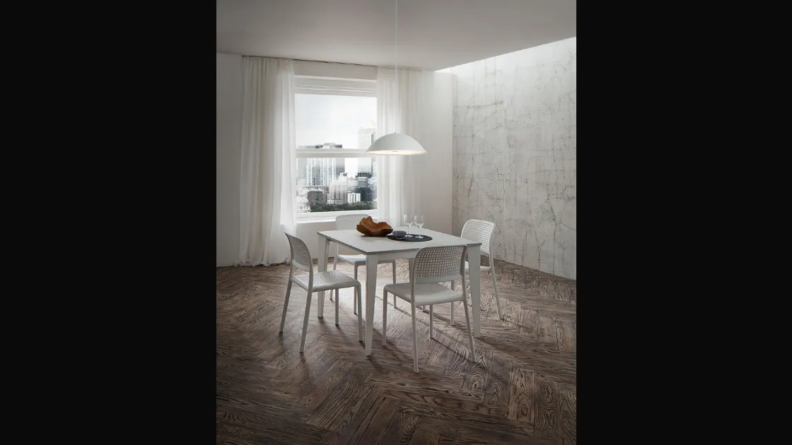 Tavolo Carlo Super Quadrato con top in laminato HPL e gambe in metallo di La Primavera