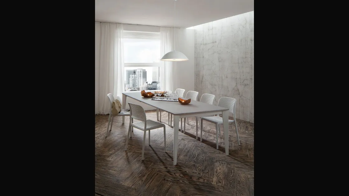 Tavolo Carlo Super Quadrato con top in laminato HPL e gambe in metallo di La Primavera