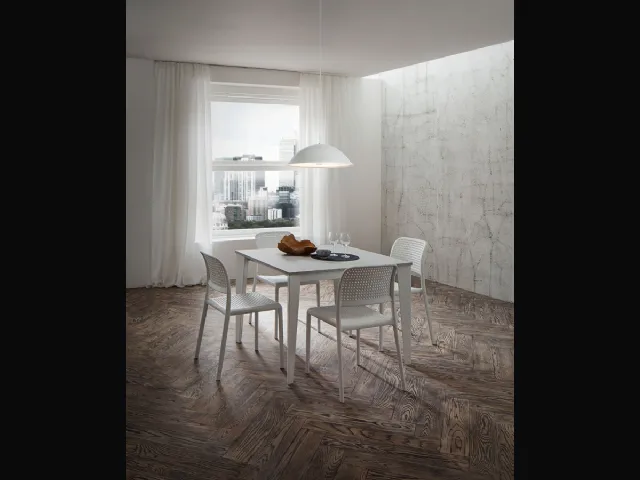 Tavolo Carlo Super Quadrato con top in laminato HPL e gambe in metallo di La Primavera