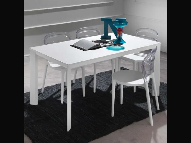 Tavolo allungabile Tecno in nobilitato bianco con struttura in alluminio verniciato in tinta di La Seggiola