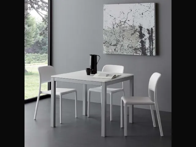 Tavolo allungabile Majestic Quadro in nobilitato bianco con struttura in metallo verniciato alluminio di La Seggiola