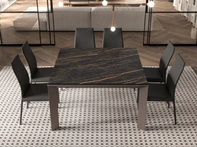 Tavolo quadrato allungabile in cristallo ceramica con base in metallo Metrò Quadro di Ozzio