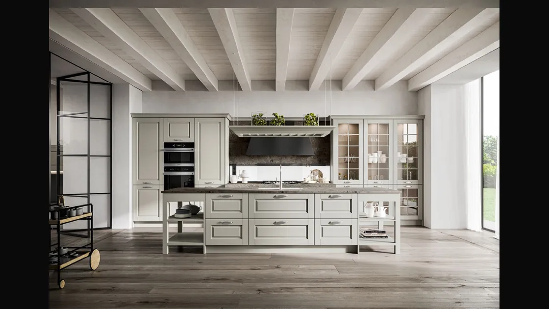 Cucina Classica con isola Asolo in legno di Frassino laccato Cuba a poro aperto e top in HPL di Arredo3