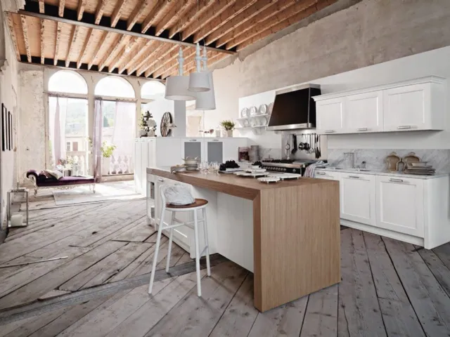 Cucina Classica con isola in legno laccato bianco con top in marmo Asolo 01 di Dibiesse