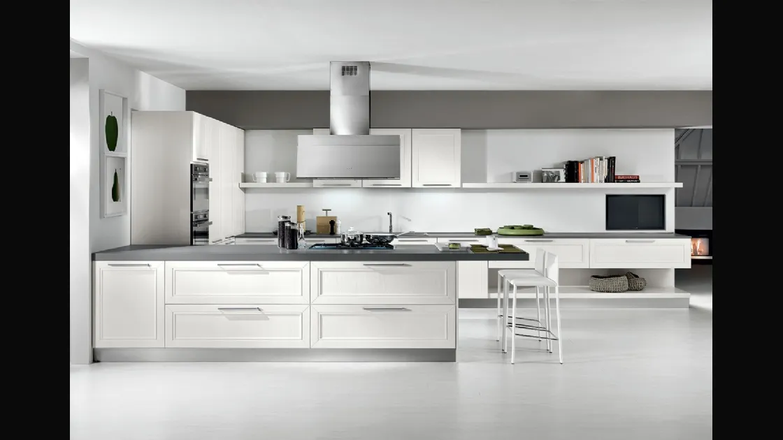 Cucina Classica Itaca angolare a ferro di cavallo in legno massello di Frassino laccato Bianco a poro aperto di Arredo3