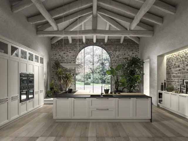 Cucina Classica con isola in legno laccato bianco con top in marmo Asolo 01 di Dibiesse