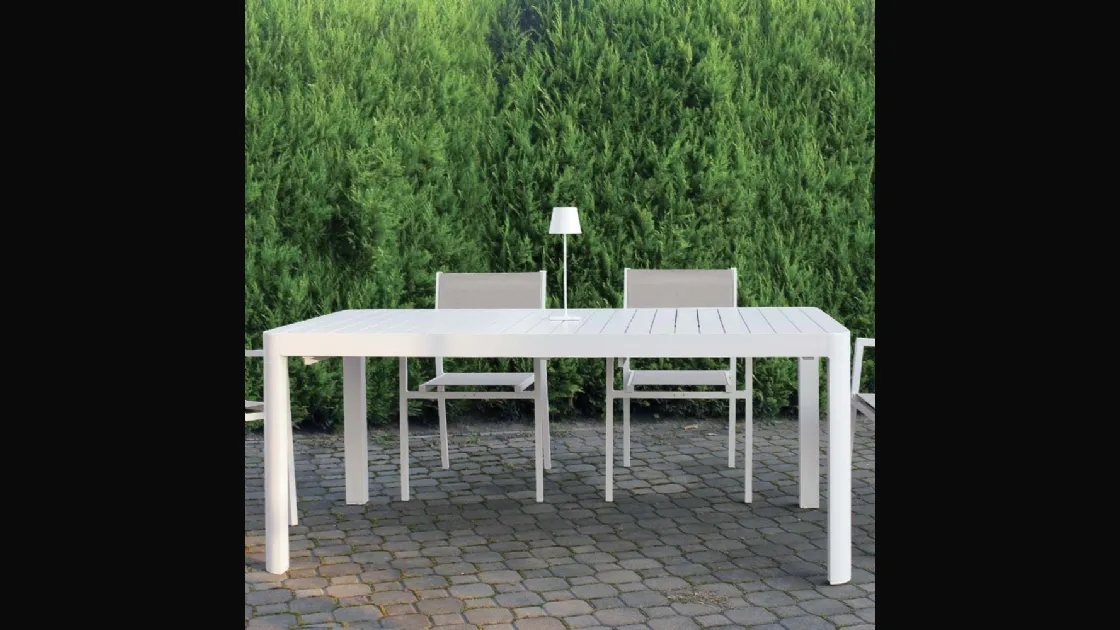 Tavolo Alluminium Table in alluminio verniciato bianco di La Seggiola