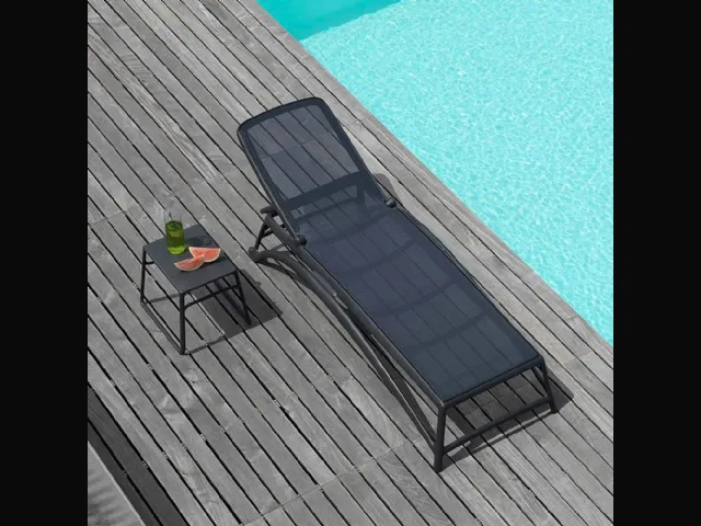 Lettino Atlas Bed in tessuto sintetico traspirante con struttura in polipropilene di La Seggiola