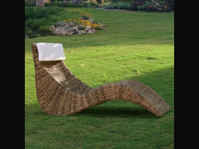 Sdraio di design Chaise Lounge finitura intreccio di Banano naturale con cuscino in tessuto di La Seggiola