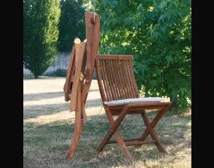 Sedia pieghevole in legno massello di teak indonesiano con finitura olio naturale Folding Chair di La Seggiola