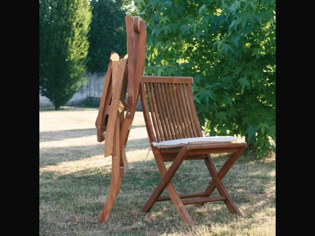 Sedia pieghevole in legno massello di teak indonesiano con finitura olio naturale Folding Chair di La Seggiola