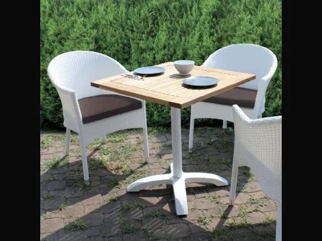 Poltroncina da giardino Greenfield con struttura in alluminio rivestita in fibra di polipropilene intrecciata a mano di La Seggiola