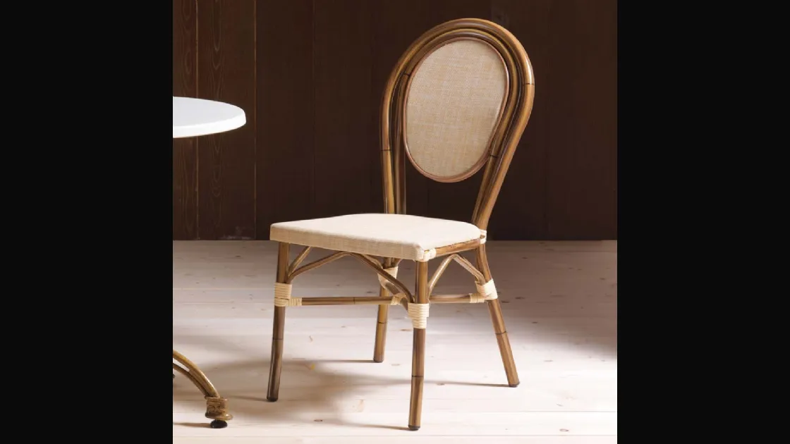 Sedia Jakarta in tessuto con struttura in alluminio ricoperto PVC effetto bambù di La Seggiola