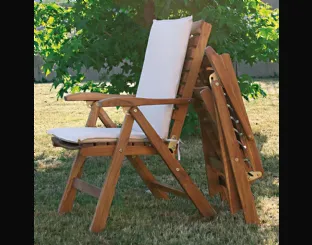 Poltrona Teak pieghevole in legno massello di teak indonesiano con finitura olio naturale di La Seggiola