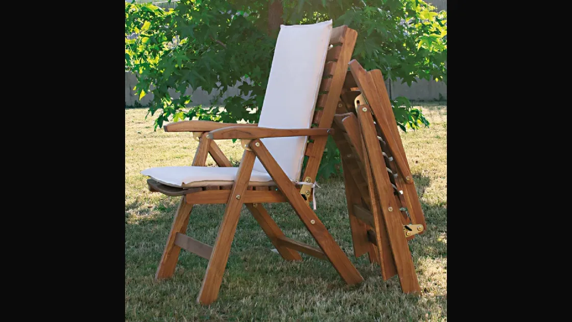 Poltrona Teak pieghevole in legno massello di teak indonesiano con finitura olio naturale di La Seggiola