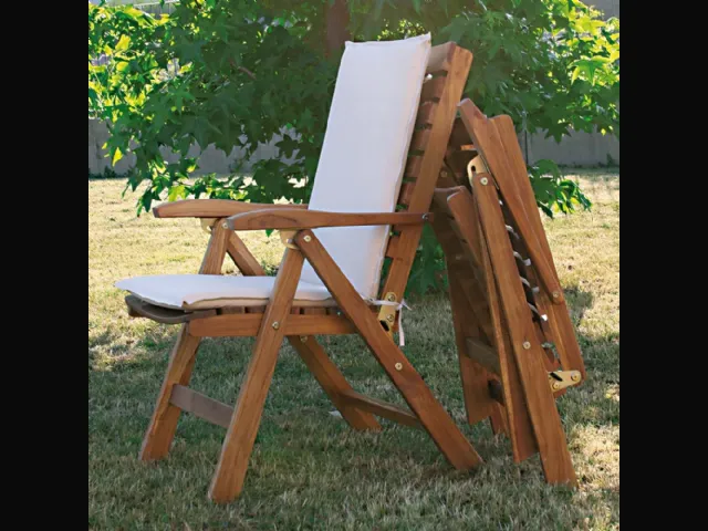 Poltrona Teak pieghevole in legno massello di teak indonesiano con finitura olio naturale di La Seggiola