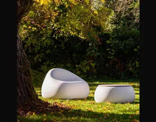 Poltrona di design Stone-P in polipropilene bianco di La Seggiola