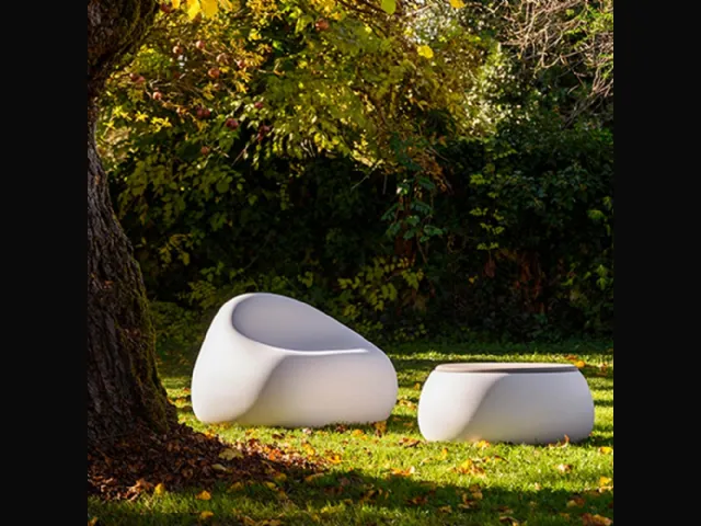 Poltrona di design Stone-P in polipropilene bianco di La Seggiola