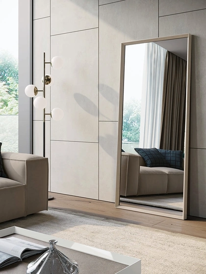 Specchio Slash con cornice in laccato di Dall'Agnese