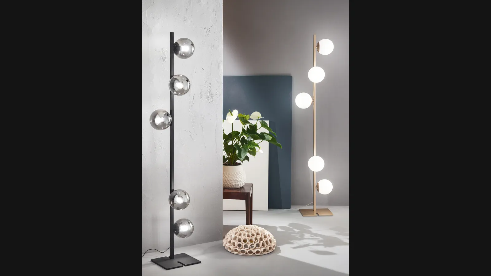 Lampada Monile da terra in metallo e vetro soffiato di Ondaluce