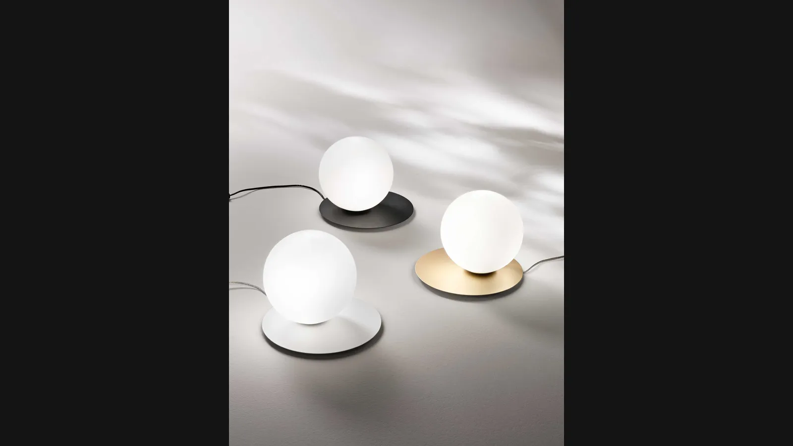 Lampada da tavolo Snail in vetro soffiato e metallo di Ondaluce
