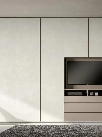 Armadio Atelier ad anta battente Return in melaminico finitura Calce e laccato finitura Fango con TV di Adok