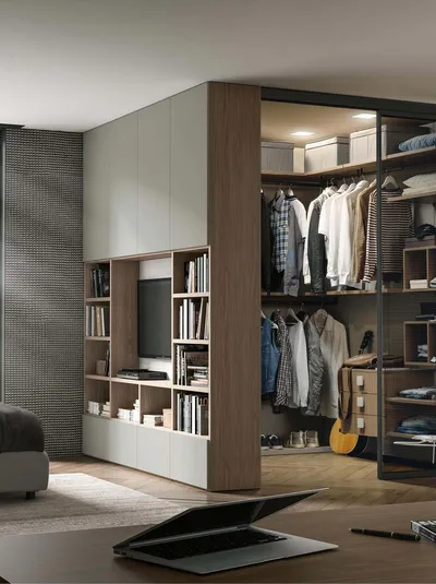 Cabina Armadio angolare in laccato e melaminico con porta Integrata scorrevole di Adok